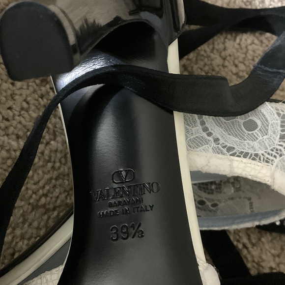 Valentino Garavani Black and White Lace Heels - Picture 9 of 9